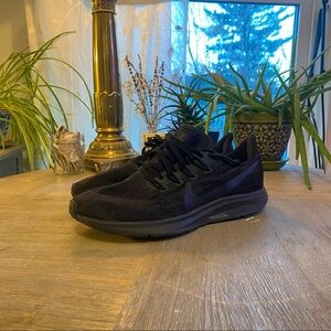 black nike zoom pegasus 36 sneakers